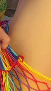 Dívka zkouší poprvé orgasmus vibrováním
