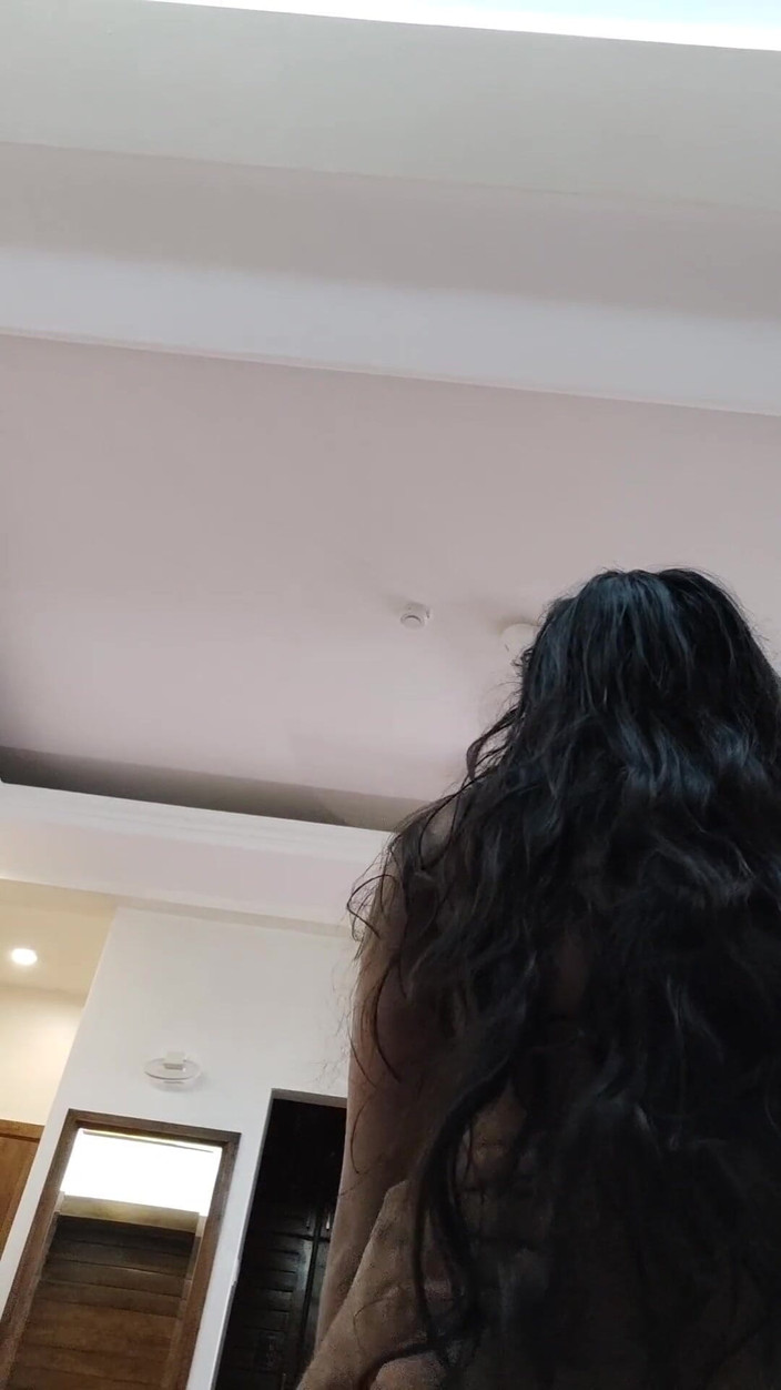 Rubin love: Tamil casais lua de mel em hotel de praia