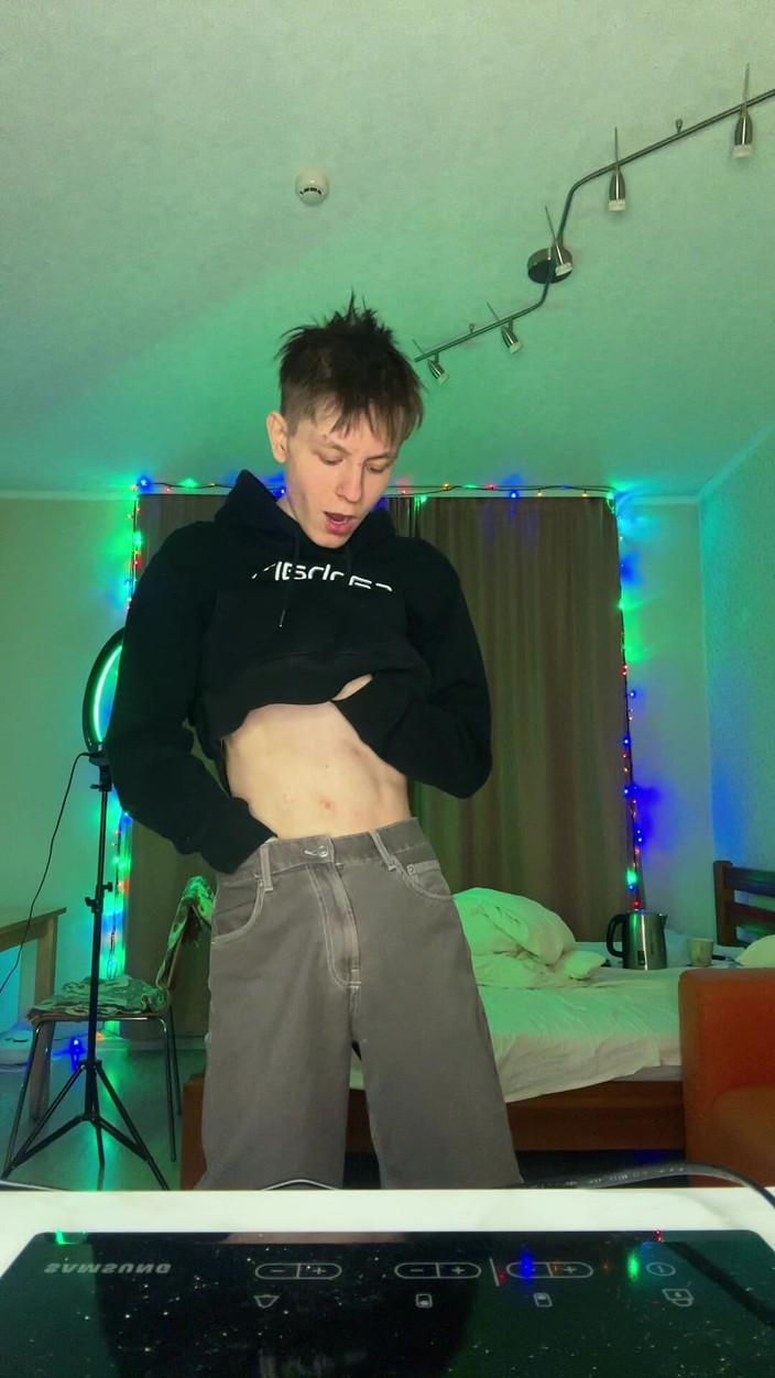 Morflot24: Olhe quanto esperma esse gêmeo faminto pode pulverizar