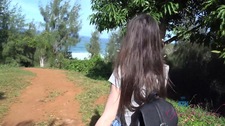 ATK Fans (Girlfriends): Kompilasi gadis-gadis ini lagi kencing di seluruh dunia