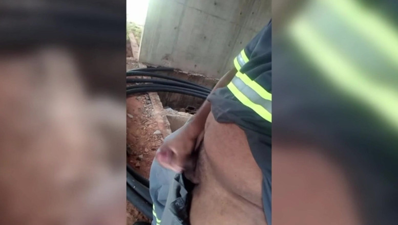 TheBlacKHunterr: Masturberen verborgen op het werk