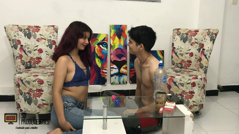 MAFELAGO: Gioco sessuale con il mio fratellastro dove finisce per mangiare...