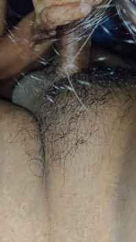 Une demi-sœur taille une pipe la nuit au land chusi
