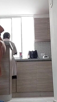 Aku lagi asik seks threesome sama dua teman sekamarku