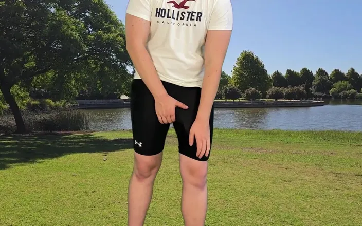 Lucas Nathan King: Monster Cock Guy Goes Jogging and Has a Huge Cumshot