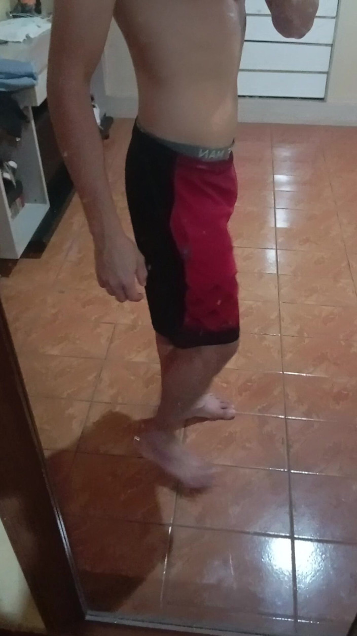 Ray Oliver: Băiat în pantaloni scurți roșii