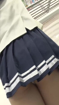 Gonna che svolazza in giro! Inseguendo provocante ragazza del college