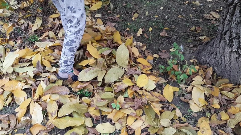 Lesbian-candys: Я соблазнил подругу лесника, и мы трахнули в ее хижине - лесбиянки Candys