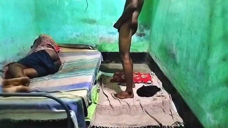 Desi Tits: Twink Chlapec sex kamarád v hostelu sexuální napětí gay porno...