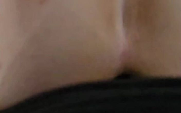 Sofy13: Il baise ma chatte et mon cul et éjacule sur mon...