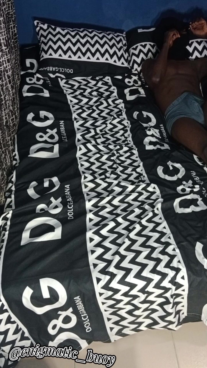 Enigmatic Buoy: 내 베프와 함께하는 의붓아빠를 어떻게 잡았어