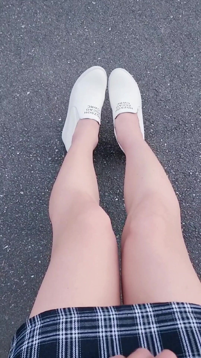 Taiwancdgirl: Crossdresser Tingxuan wystawia się na zewnątrz, nosząc białą koronkową bieliznę,...