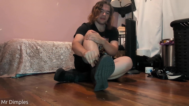 Mr Dimples: 锻炼后的脚和屁股撸管指挥！