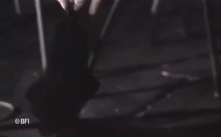 Dark room of slave seks: Vintage, bondage érotique de la célèbre marque Médaille d'or