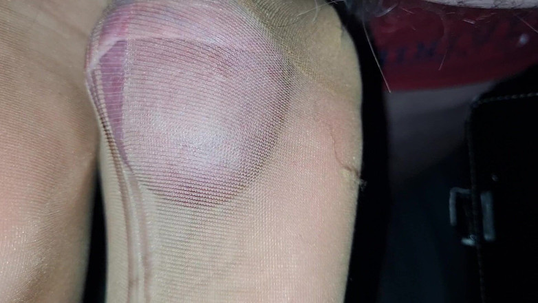 Alter: Footjob dengan stoking nilon