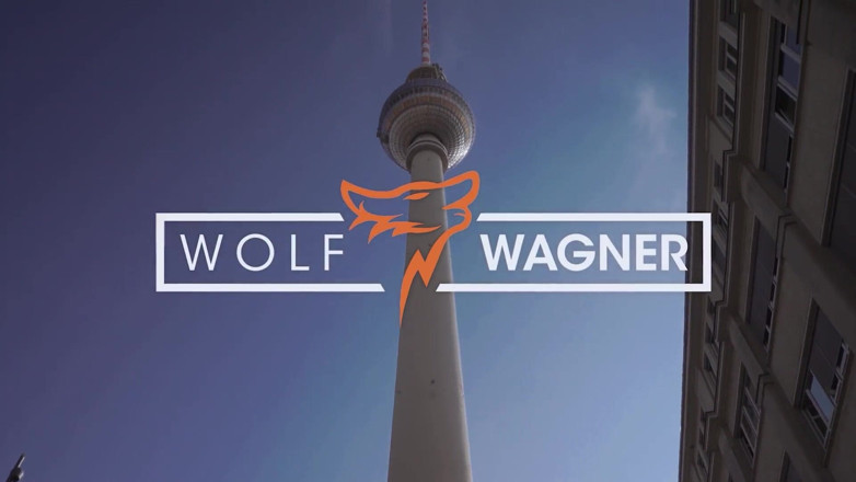 Wolf Wagner.love: Lou Nesbit ! Une fille avec une attitude sexy se fait...