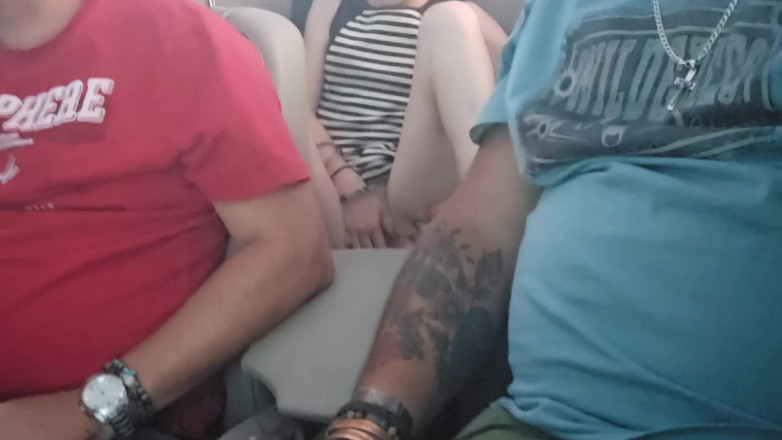 Sparowdox: Ateşli mavi gözlü sarışın yapay penisle üstüste sikişiyor