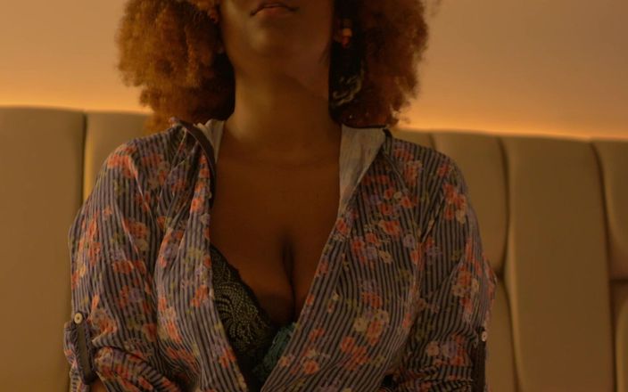 Insomnia Domina: 妈妈会解决你的同性恋问题