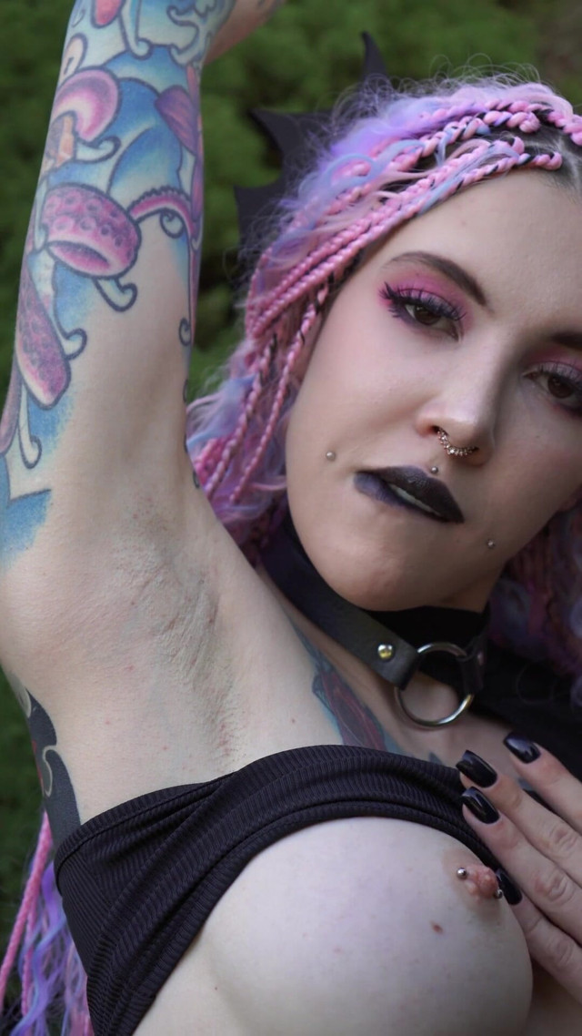 Sinful Pits (Roxy Rain) Sinful Pits (Roxy Rain)