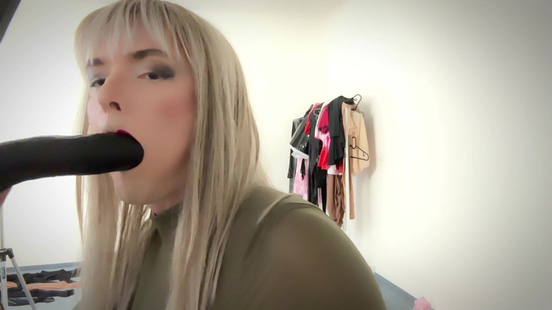 Nicole Nicolette: Première fois démasquée : je gorge profonde mon gros gode noir