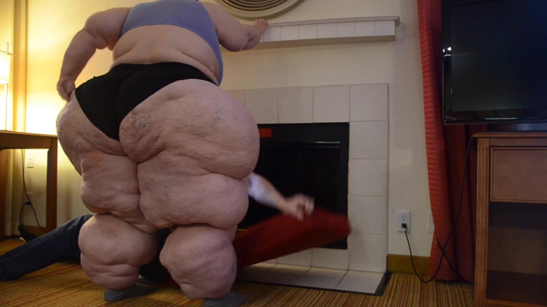 Full Weight Productions: SSBBW Bobbi Jo's failed trample &amp; sofa squash