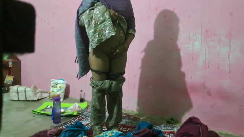 House stage: 印度德西女孩惊人的性爱视频