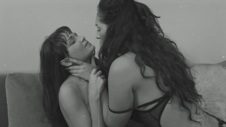 Chica Suicida DVD: Lezbiyen esmerler Penelope ve Nidia takma yarakla seks ve mastürbasyon