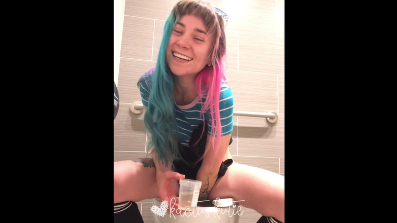 kactus kutie: मेडिकल कप संकलन में पेशाब