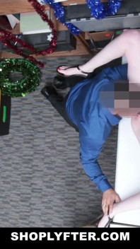苗条的红发少女被狠操