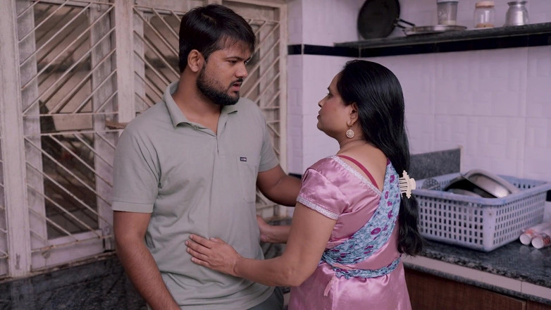 Pyari gudiya: Genç oğlan tarafından baştan çıkarılan ateşli Hintli üvey kız kardeş sert bir...