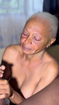 La Nonna Perversa Aveva Bisogno Del Mio Sperma Come Siero Facciale