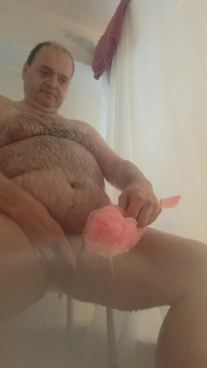 Caressonnous: Kdo se přijde osprchovat