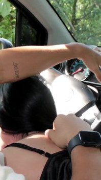 Mecanicul și iubitul în echipă o gagică latino