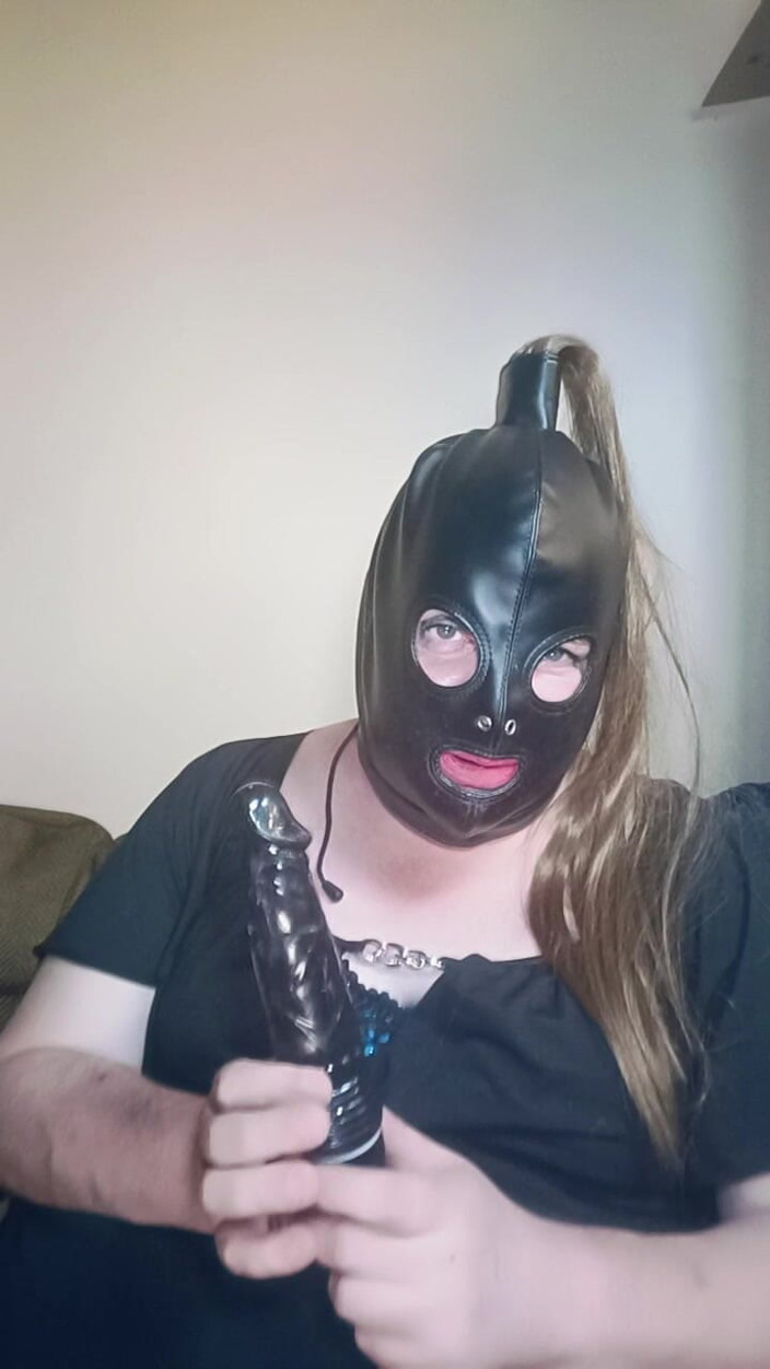Stephanie-Nicole-TV: Stephanie-Nicole próbuje swoich rąk jako recenzent zabawki seksualnej