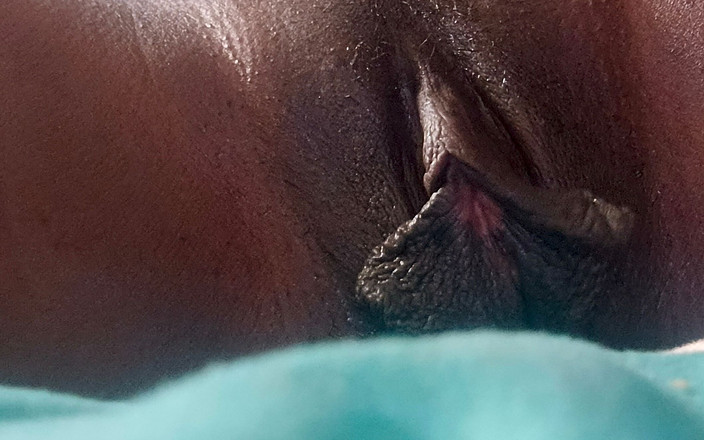 Briita: Ranní Orgasmy V Posteli