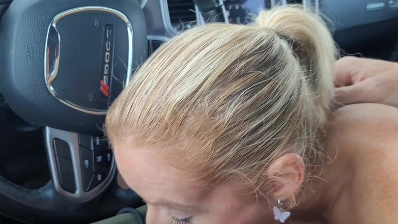 Danielle Renae: 車の旅のために口で浮気する