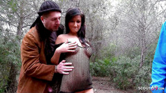 Full porn collection: Verrückter dreier mit dünner milf und großen schwänzen im wald