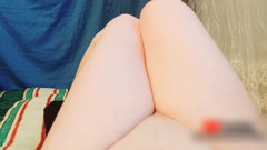 Kitty_Cross: Roztomilý Femboy tahá Oversized Svetr Přes holé nohy