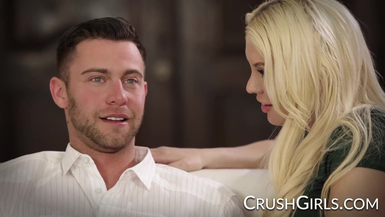 Crush Girls: Crush Girls - Kenzie Taylor i Briana Banks pieprzą swojego kierowcę...