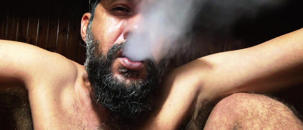 Stink HairyMale: Palenie papierosów i pokazywanie stóp