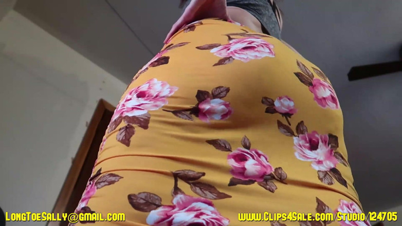 Long Toe Sally Big Buns: Сукня з квітами та тверкінг