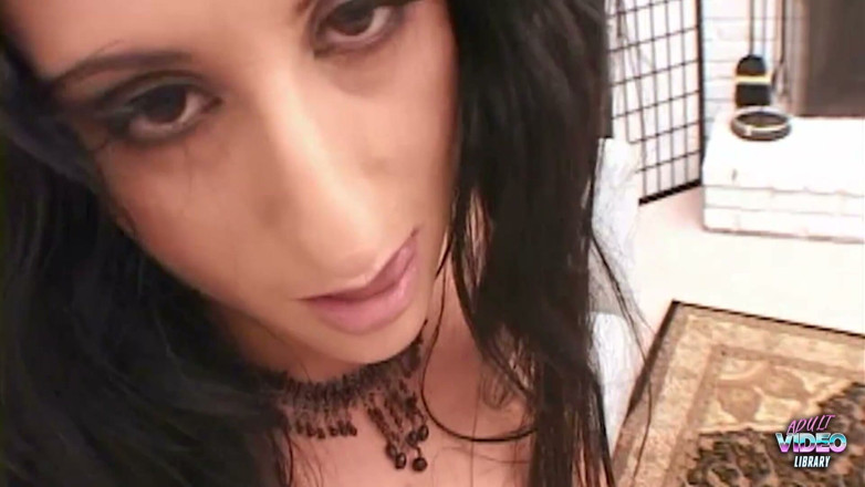 Adult Video Library: Pov lei è al di sopra della tua virilità e anche...