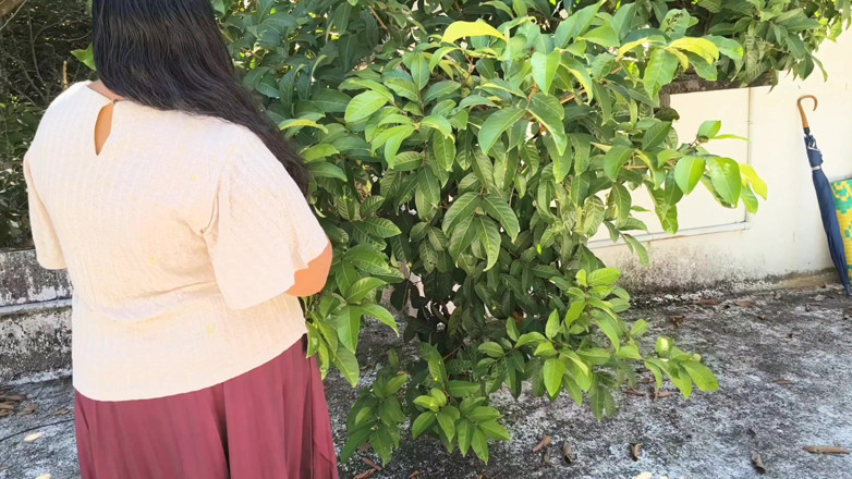 Anne Ipe: Người đẹp Ấn Độ mặc váy và da trắng khỏa thân