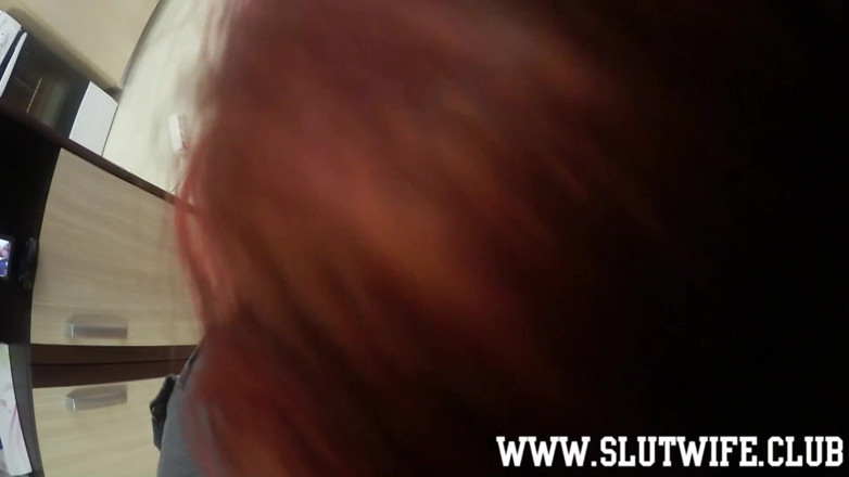 Slutwife Club: Una troia rossa viene prima incazzata sulla faccia e poi...