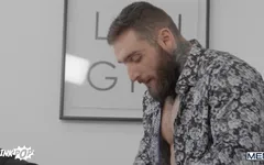 Assim como Tony D'angelo fica no elevador, mas tesão pedaço Felix Fox dá-lhe um olhar safado