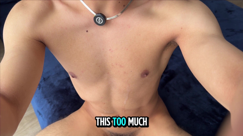 aodaboy: Мастурбую, нюхаючи білизну і відкриваючи свої великі ноги