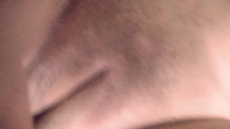 Cum on me porn: Excité, je me doigte dans la chatte serrée