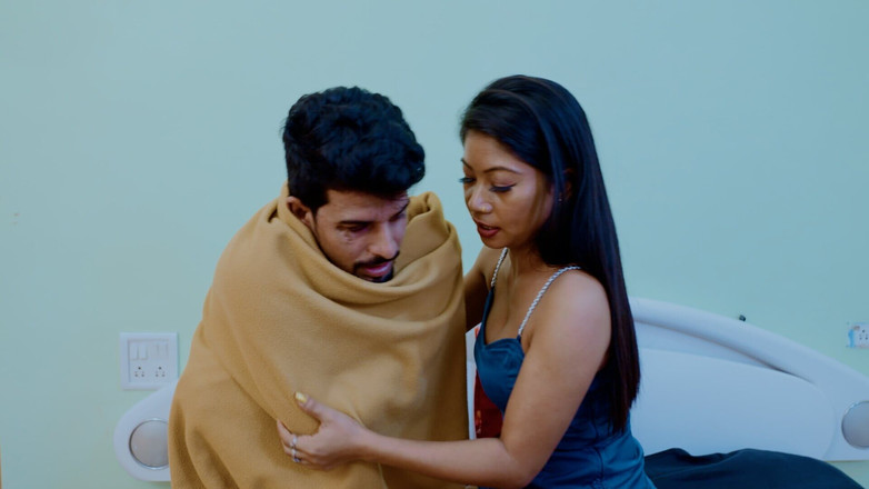 Aaka: देसी हॉट लड़की जोर से मौज-मस्ती करते हुए पहली बार बड़े लंड के साथ सेक्स कर रही है