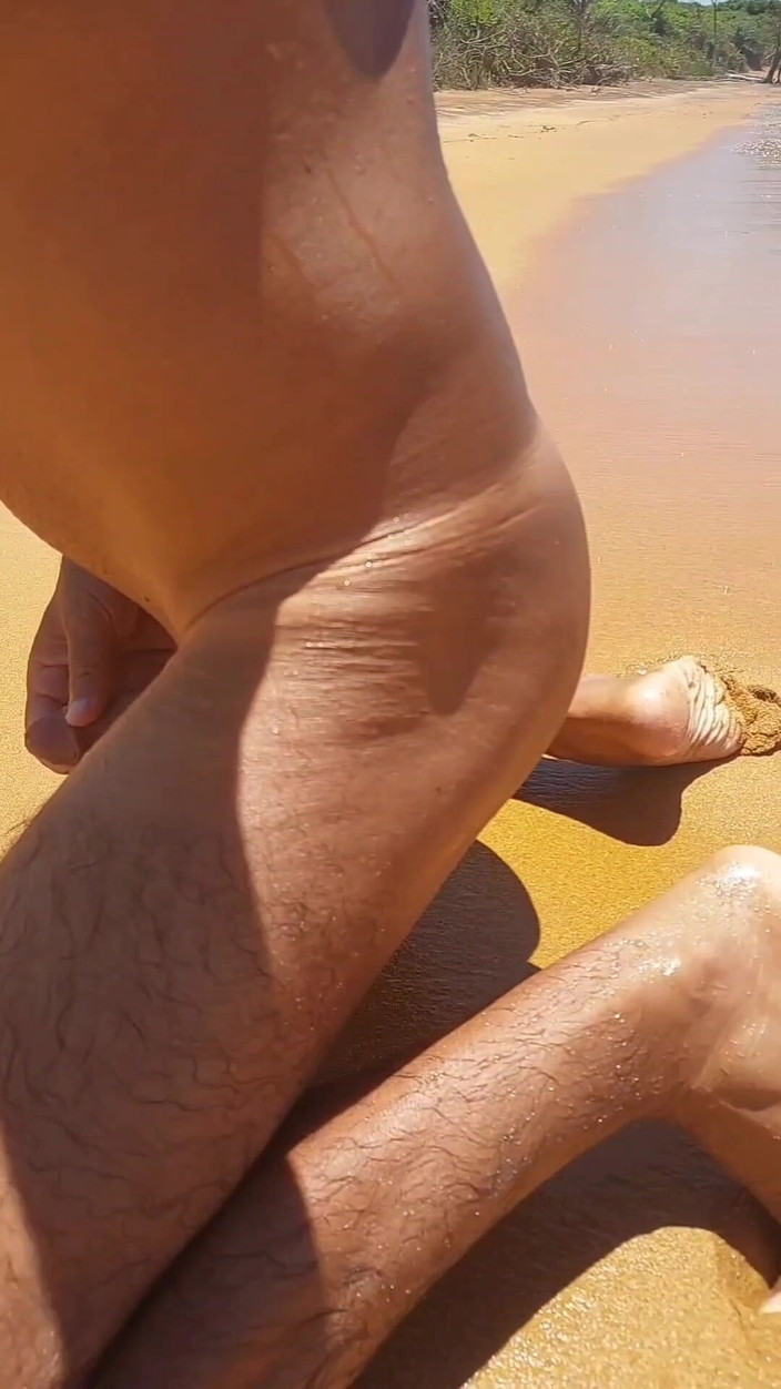 Ladysilvas: LadySilva идет обнаженной по пляжу и мастурбирует, пока не кончит