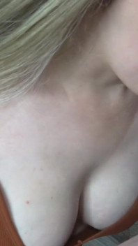 Heiße vollbusige blondine bekommt tollen sex nach dem blowjob! Abspritzen auf dicke titten